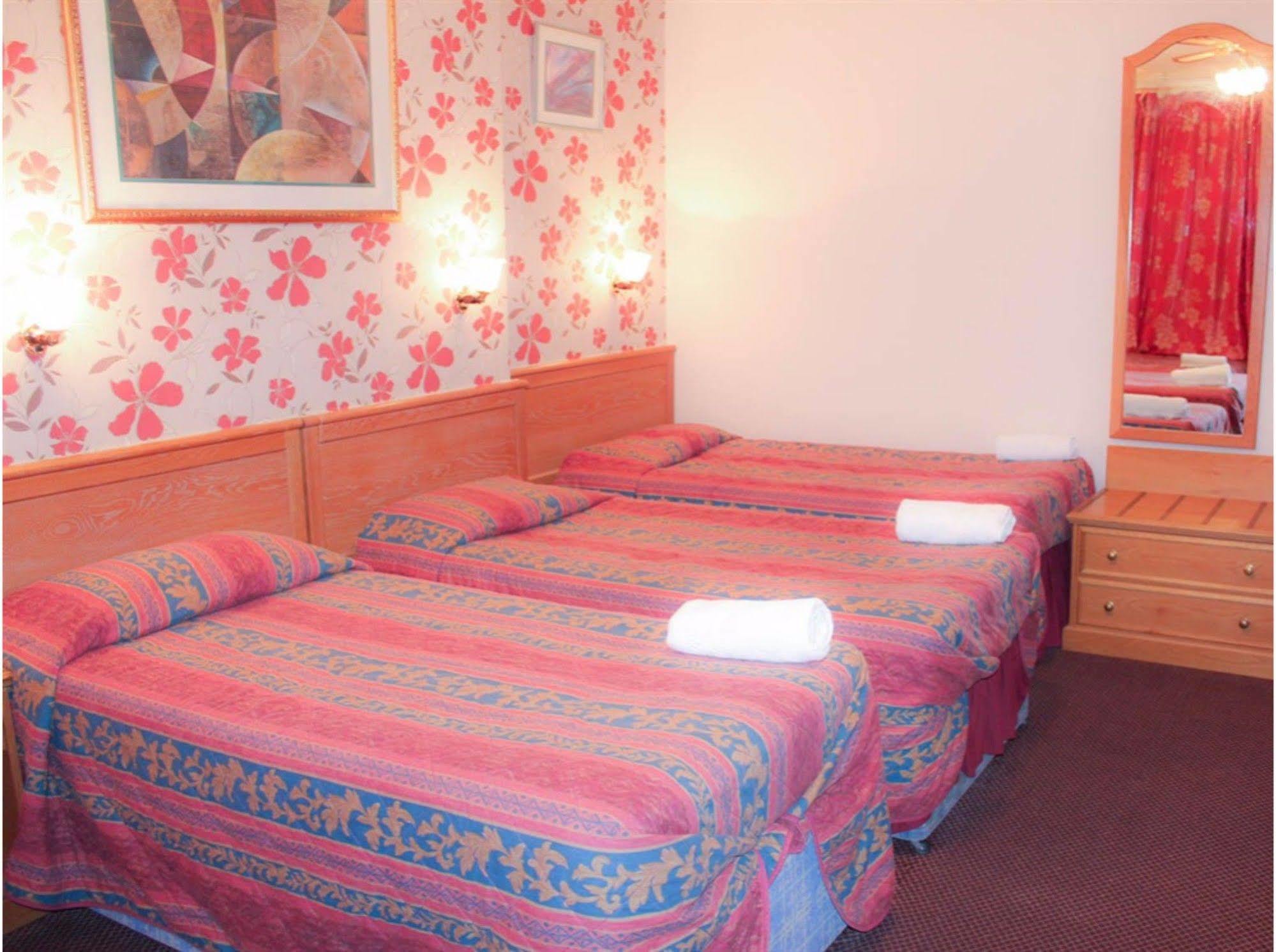 Lampton Guest House Hounslow Exterior photo