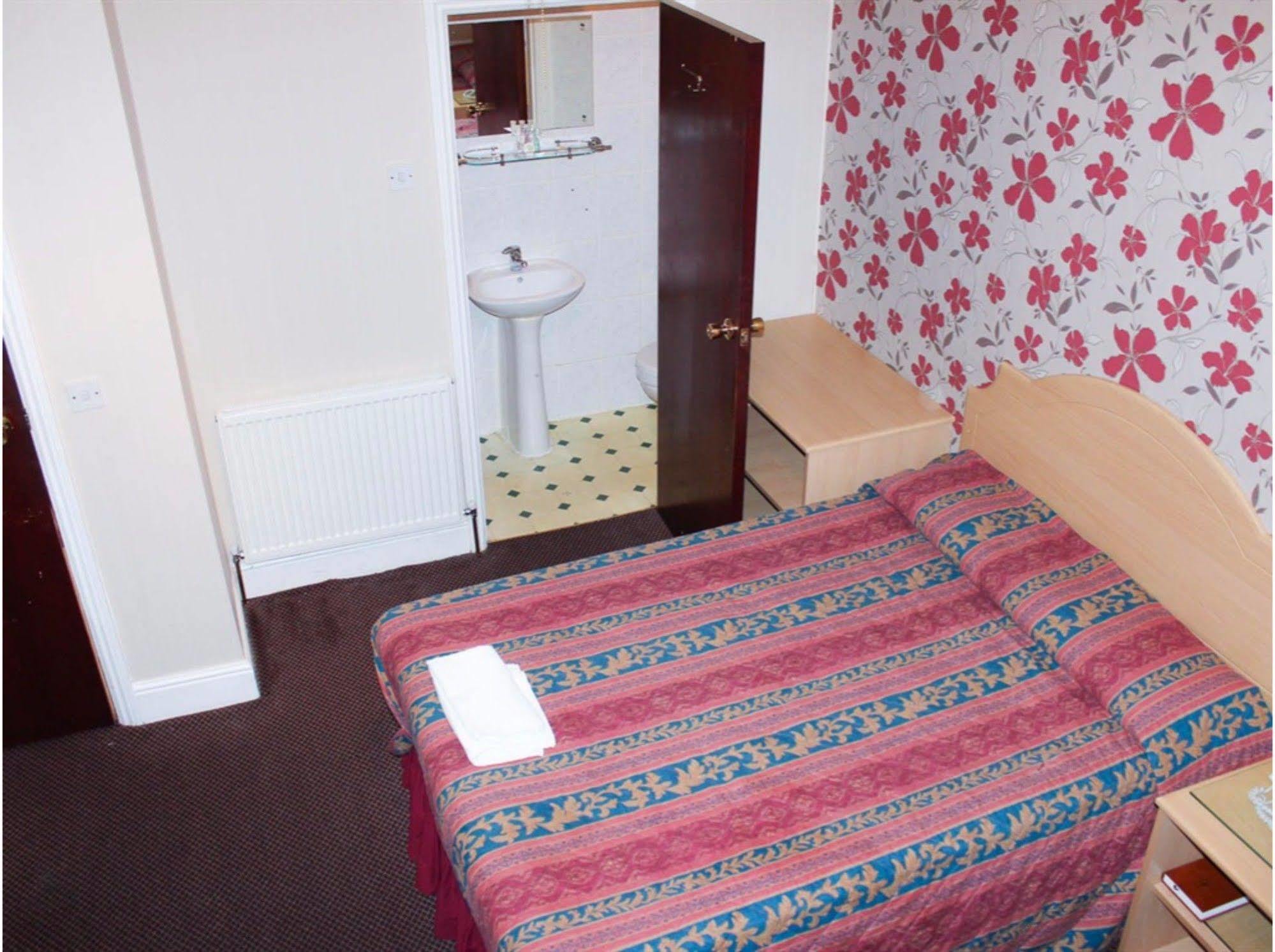 Lampton Guest House Hounslow Exterior photo