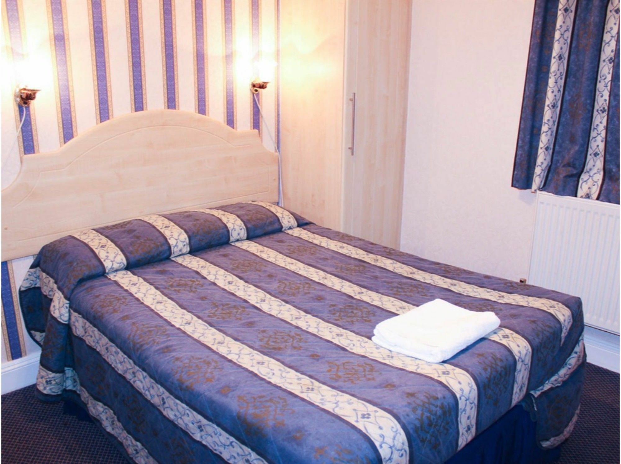 Lampton Guest House Hounslow Exterior photo